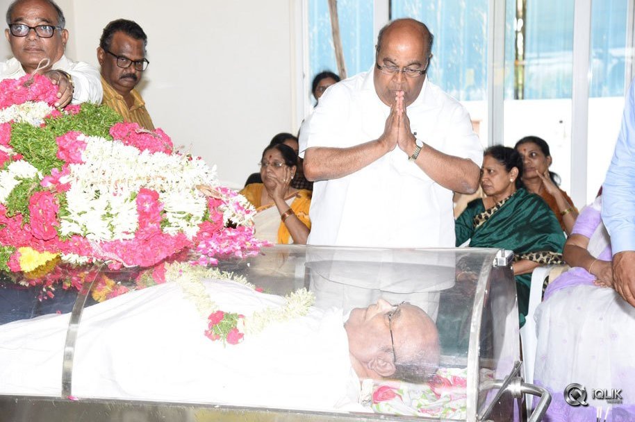 Celebs-Pay-Condolences-to-C-Narayana-Reddy